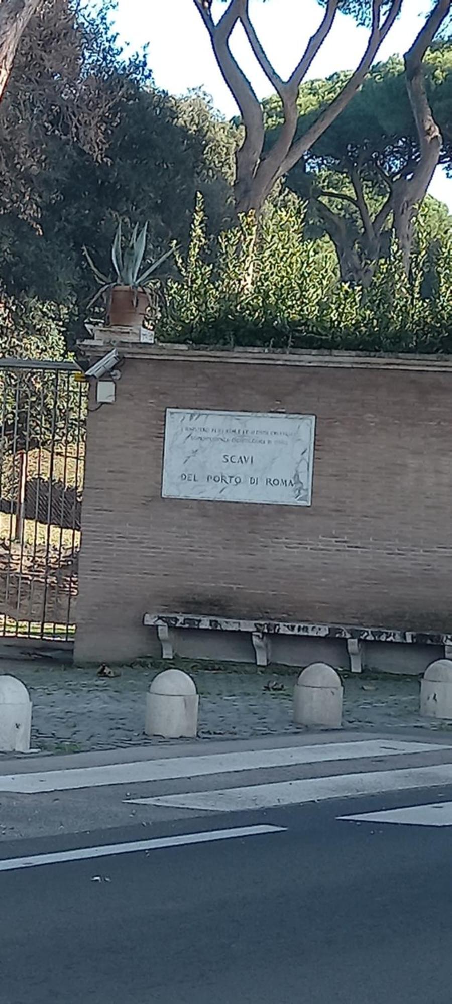A Santy'S Rooms-Bagnocondiviso Sharedboth Room2Piano-No Lift-3Chilom A Piedi Xaeroporto-A Pagamento Shuttle Air Condizextra Bed Extrabed For A Fee-3 Minuti Bus Xfieradiroma-10 Minutes Stop Bus To Rome In50 Minutes Trafficpermitting Are You To Rome Fiumicino Luaran gambar